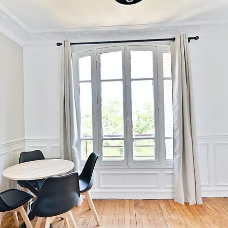 Lumineux Banlieue Parisienne -