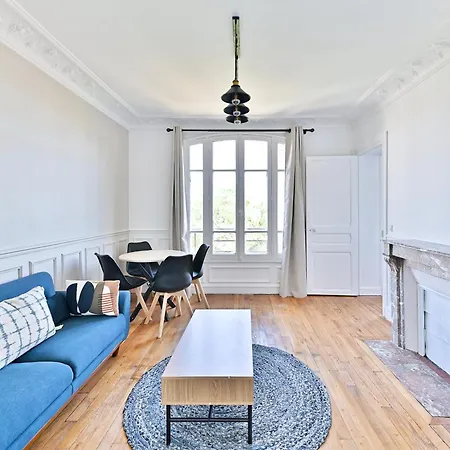 Lumineux Banlieue Parisienne -